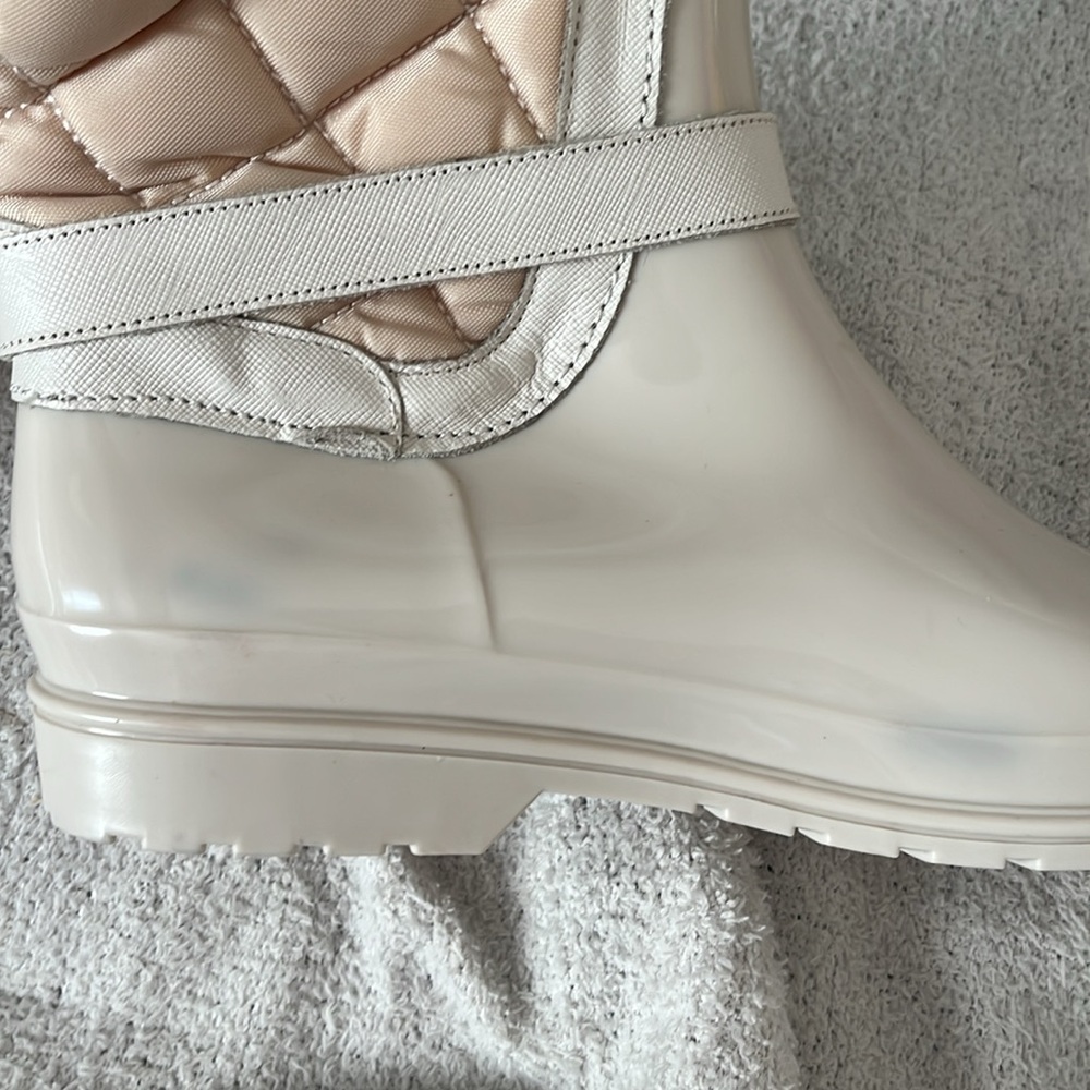 Michael Kors Fulton Quilted Rubber boots Size 10 Beige Cream Gold Like new - Picture 10 of 16